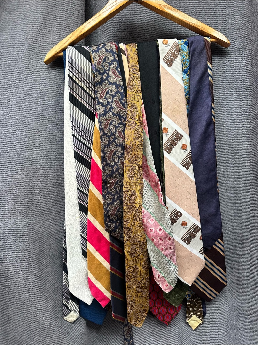 Vintage necktie lot of 23 assorted